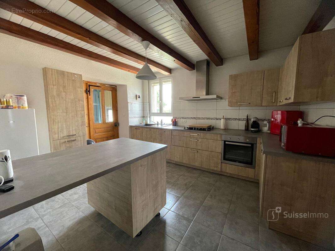 Grandvillars, Immeuble avec dépendances sur 1160M2 de terrain - photo 4