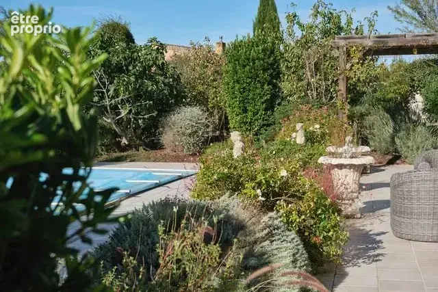 Maison Familiale Indépendante avec Piscine et Jardins, à Proximité du Centre Ville - photo 19