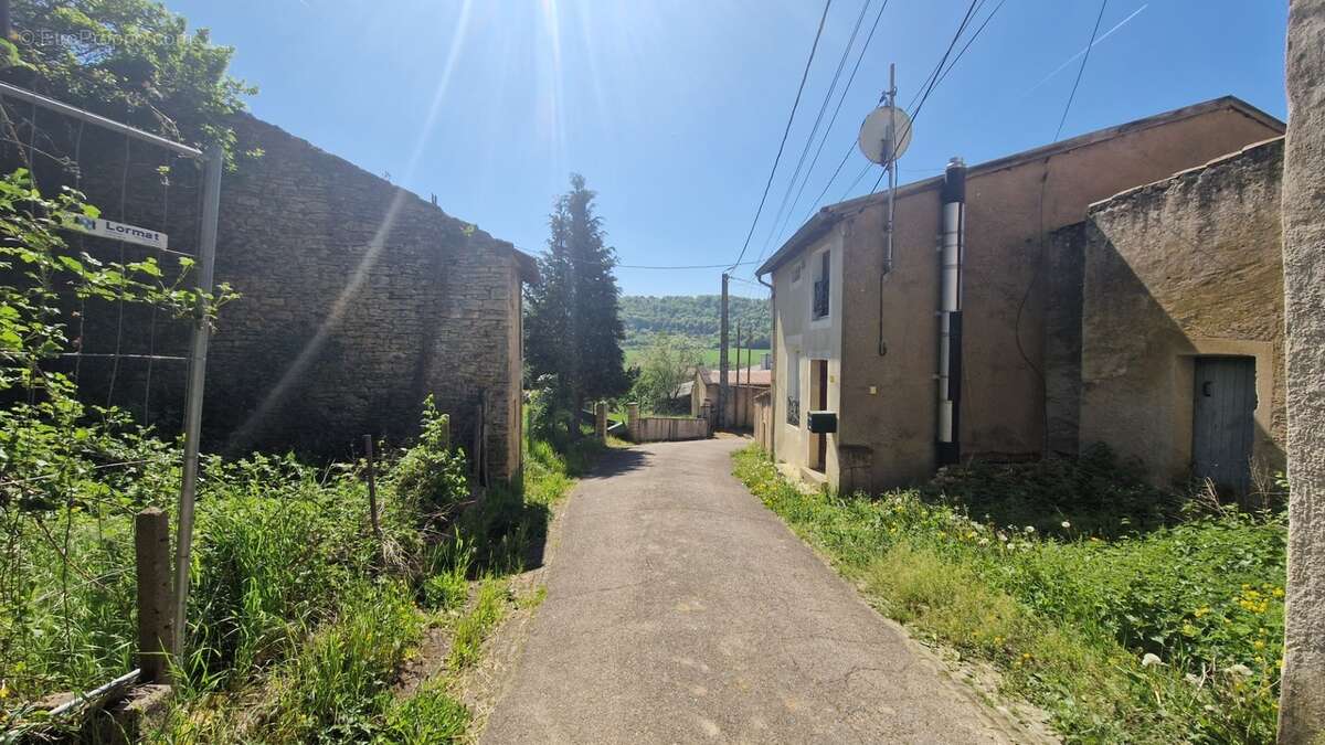 Maison à Waville F4 de 90 M2 avec jardin / parking et dépendance - photo 16