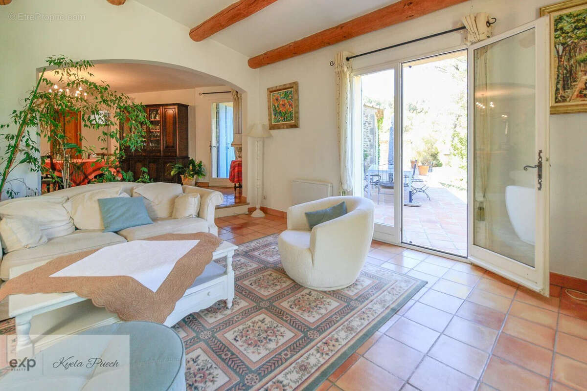 Maison au calme, en campagne, non isolée, charme provençal, terrain, piscine, annexe