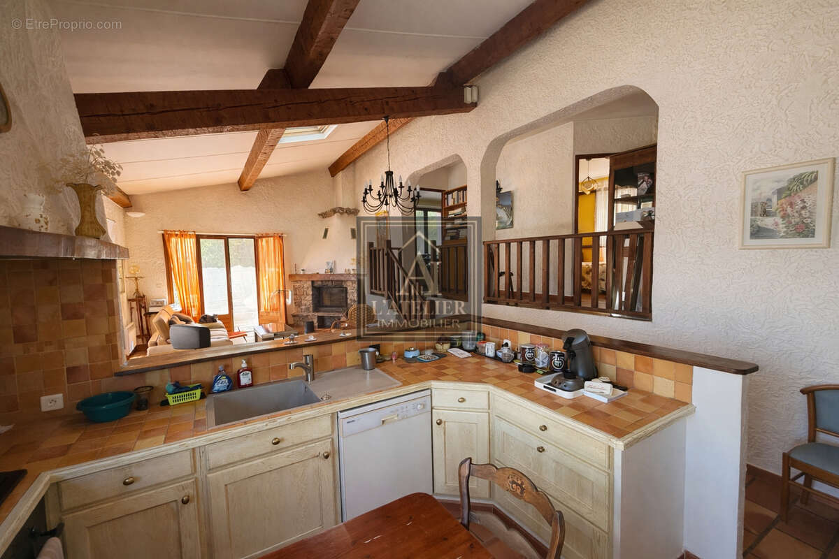 Maison de caractère avec dépendance, sous-sol et piscine au calme absolu sur 3000 m2 - photo 18