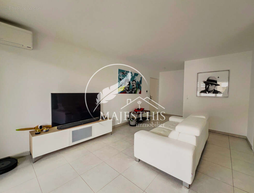 Appartement à SIX-FOURS-LES-PLAGES