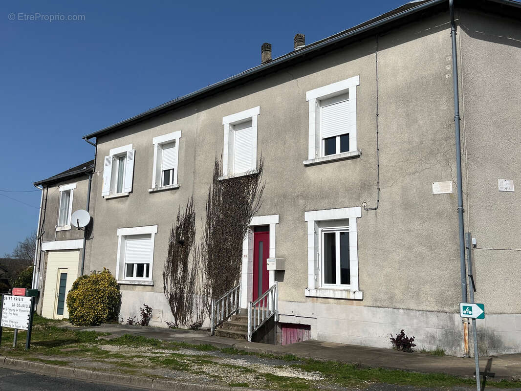 Belle bâtisse composée 3 logements proche château et commerces - photo 10