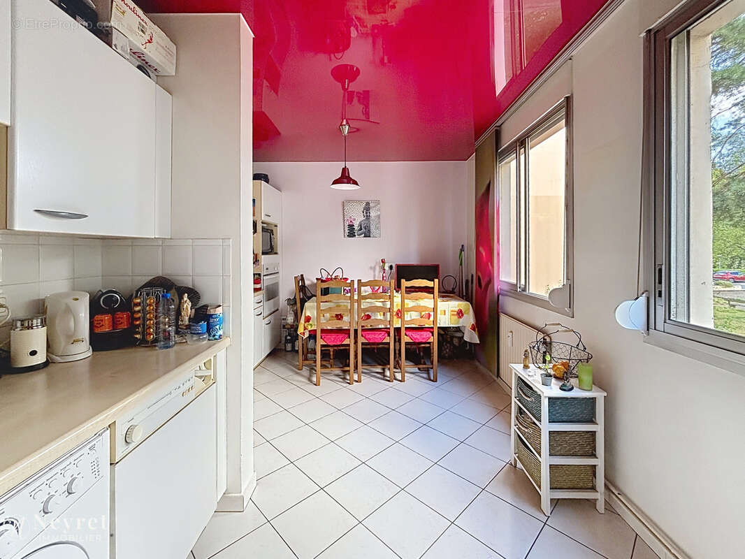 OULLINS - Appartement T4 de 88,26 m2 avec balcon, ascenseur, cave et parking   À 3 minutes du centre-ville et - photo 7