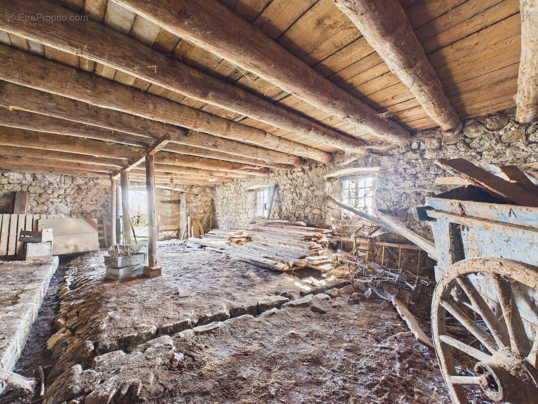 Parking à VENTEUGES
