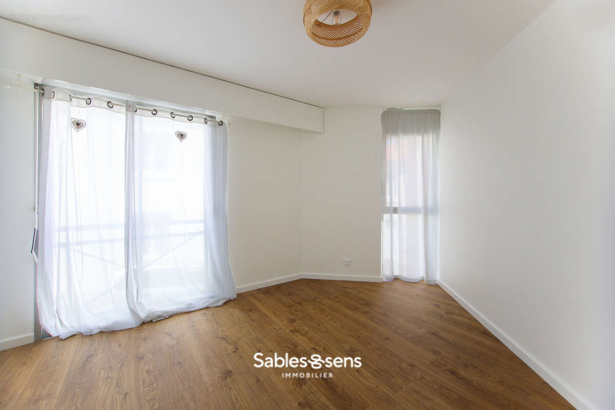 Appartement T4 rénové avec goût en plein cœur des Sables-d’Olonne   Garage en option - photo 9