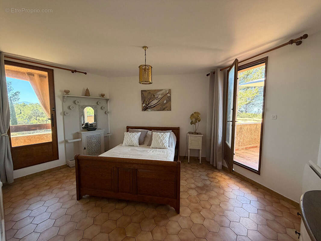 Maison à CHATEAUNEUF-LE-ROUGE