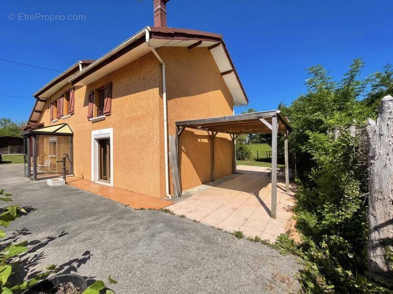 Maison à LA TOUR-DU-PIN
