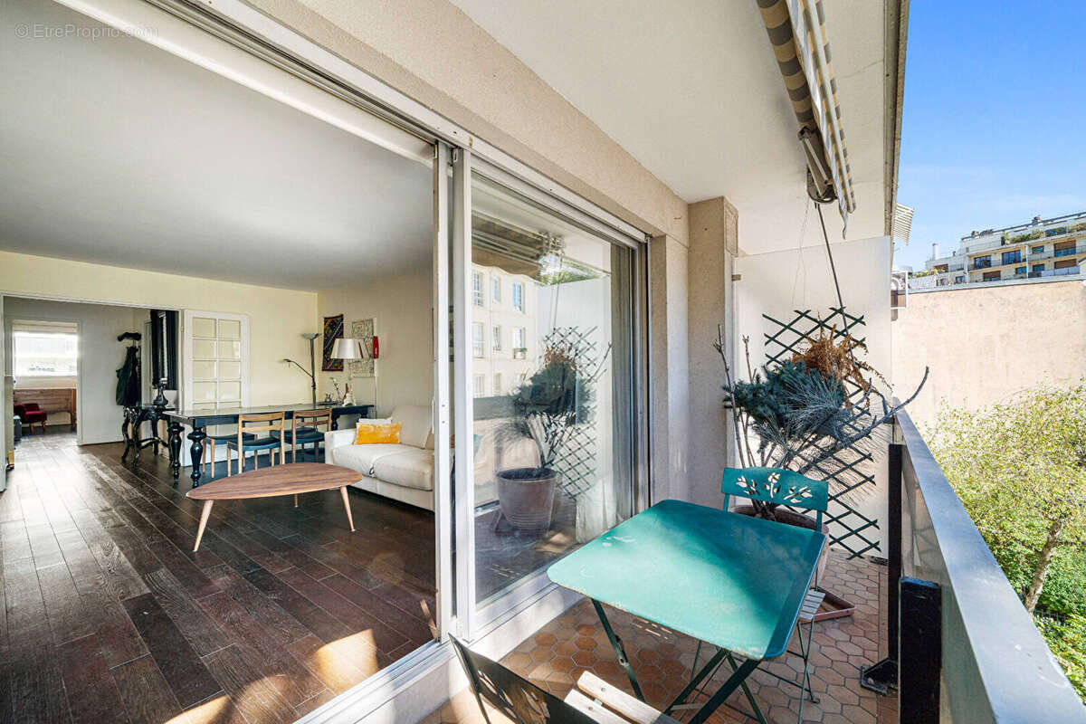 Appartement à PARIS-14E