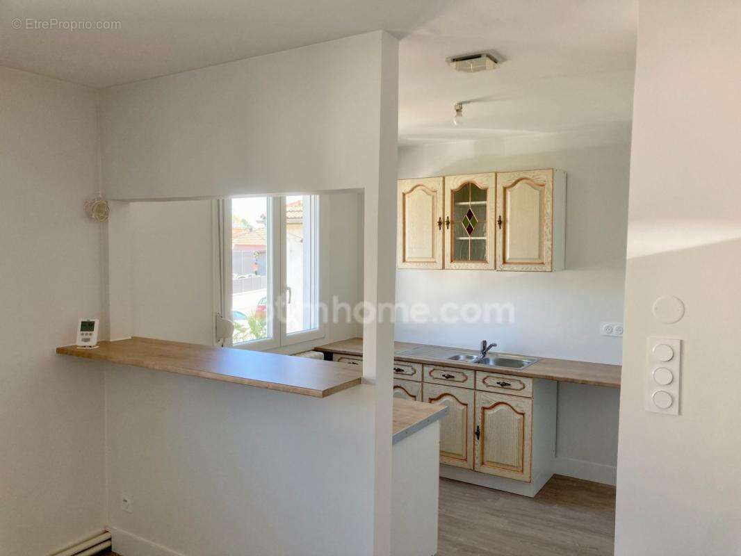 Maison individuelle rénovée – 2 chambres + bureau / chambre d’appoint – Jardin, garage et sous-sol complet – Charleville-Mézière - photo 5
