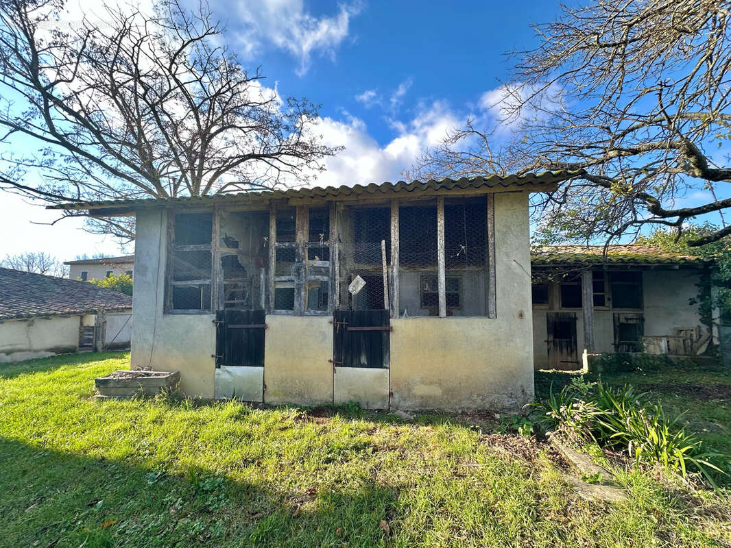 Parking à BEAUMONT-DE-LOMAGNE