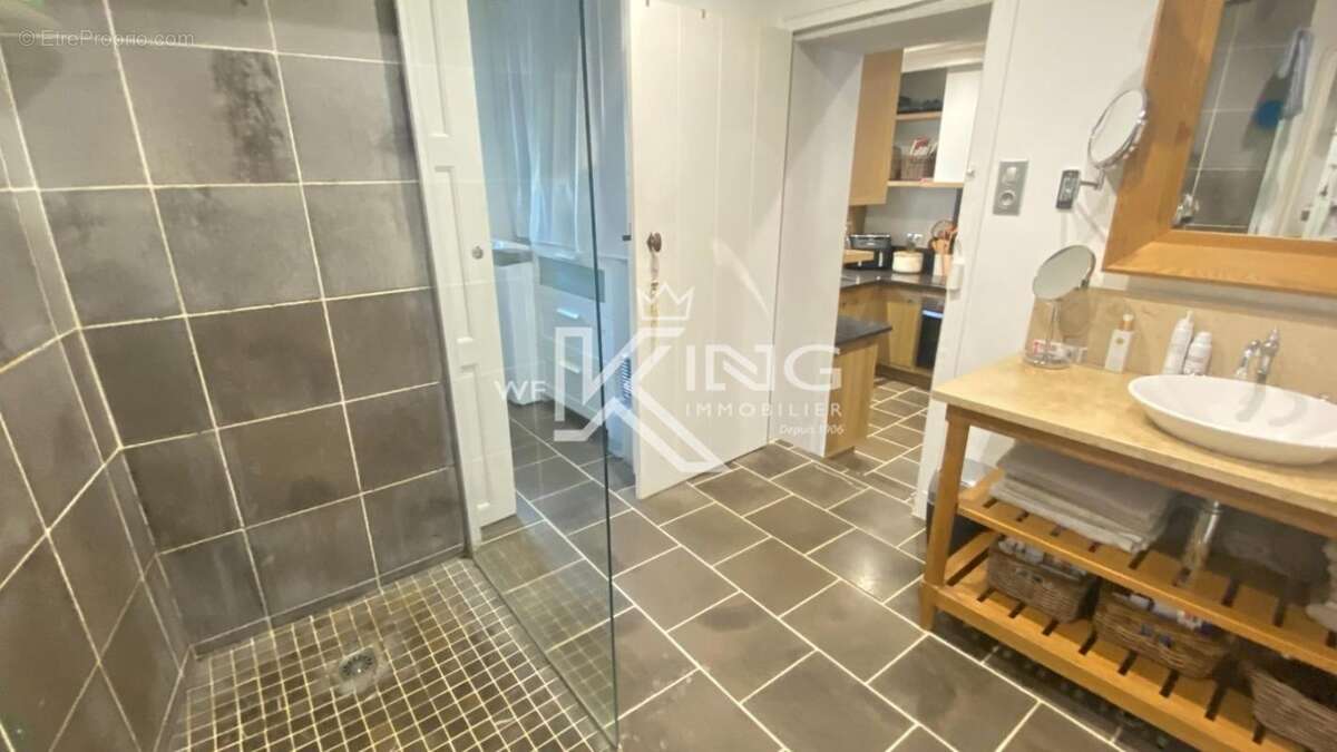 Sainte Maxime Villa T3 avec logement T2 indépendant sur 2168 m² de terrain - photo 11