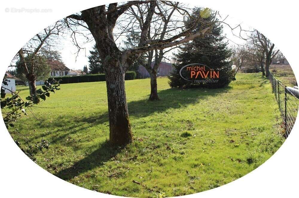 Terrain à LA GUERCHE-SUR-L'AUBOIS