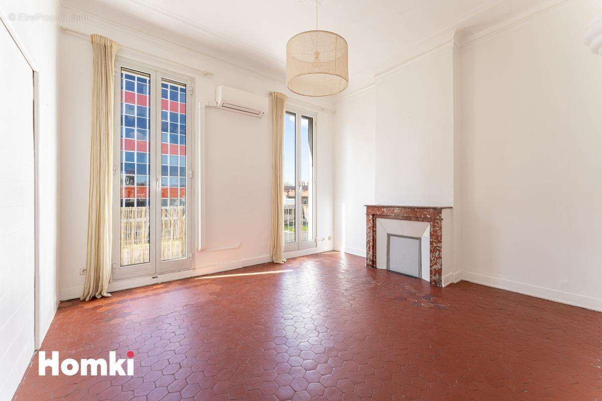 Appartement T3 de 60 m2 à Marseille 13006, Rue Paradis - photo 2