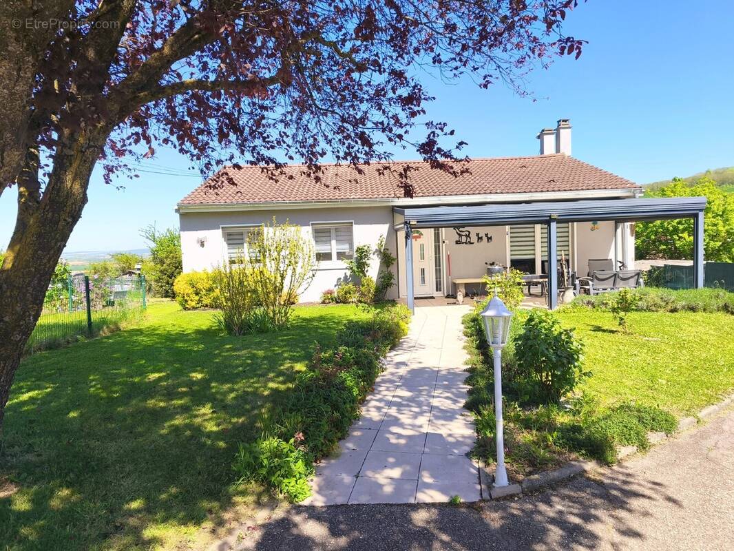 Maison à NOMENY