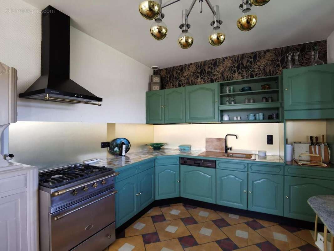   - Maison à SAINT-ETIENNE-DE-FONTBELLON