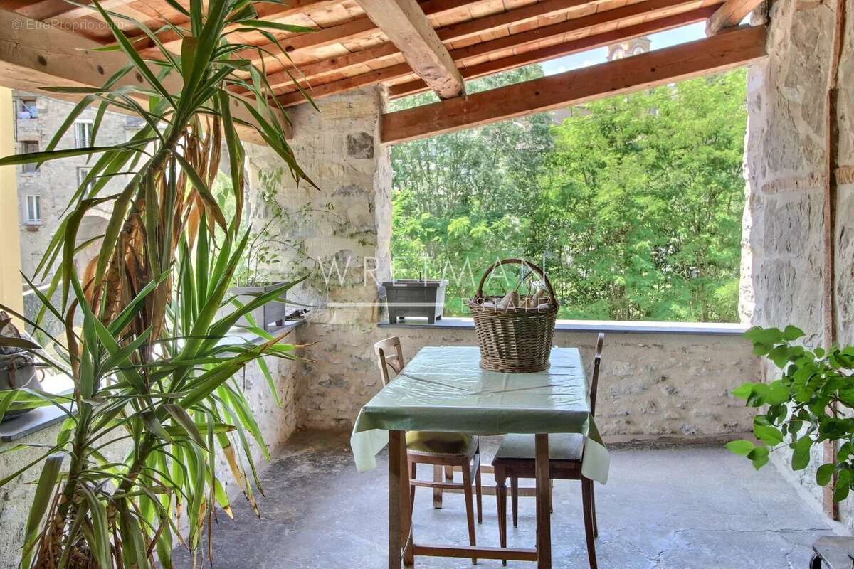Appartement à L'ESCARENE
