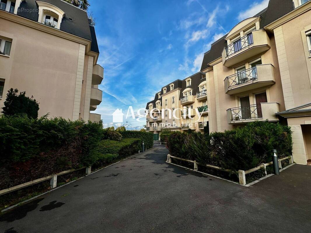 Résidence - Appartement à PONTAULT-COMBAULT