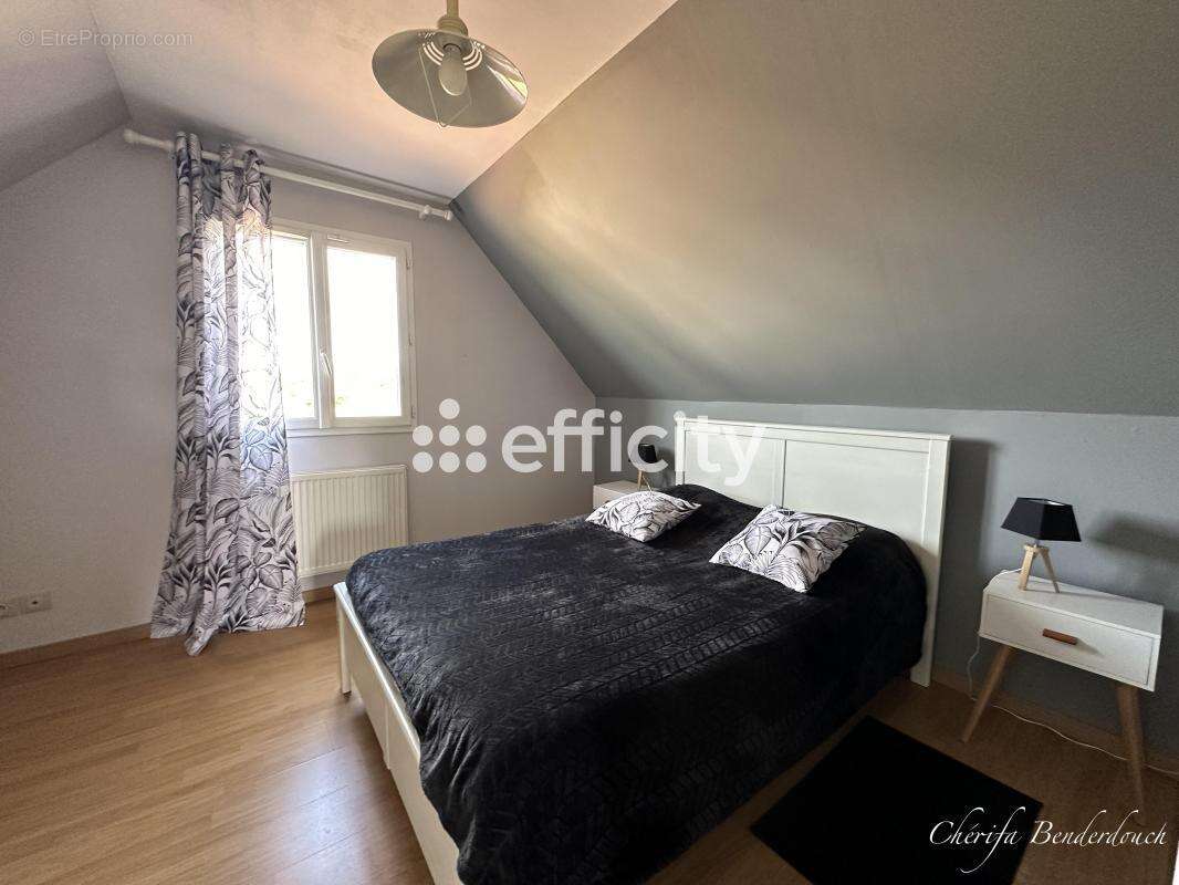 Maison à SAINT-SEURIN-DE-PRATS