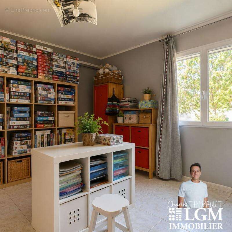 Maison familiale avec grand terrain, piscine et potentiel - photo 8