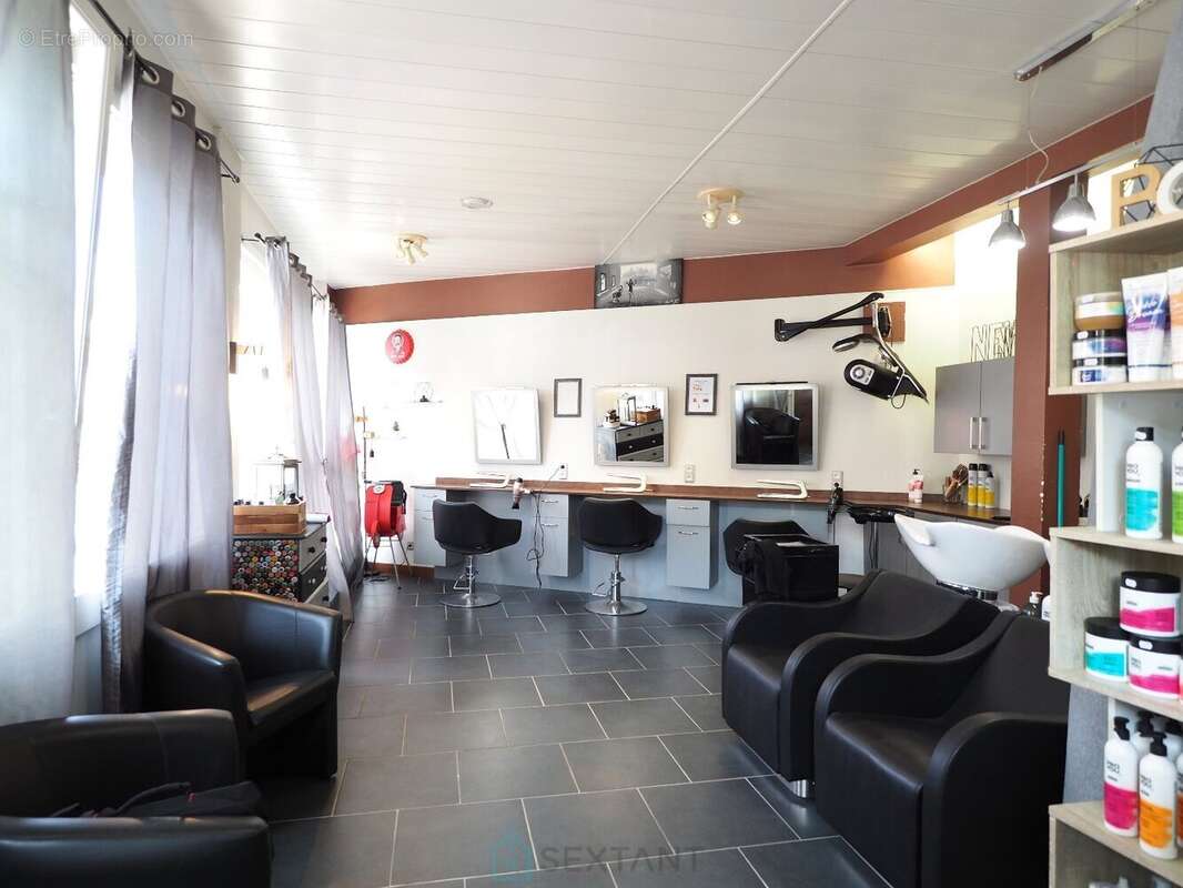 OPPORTUNITÉ : Salon de Coiffure Mixte - Charmante commune Morbihan Sud - photo 2