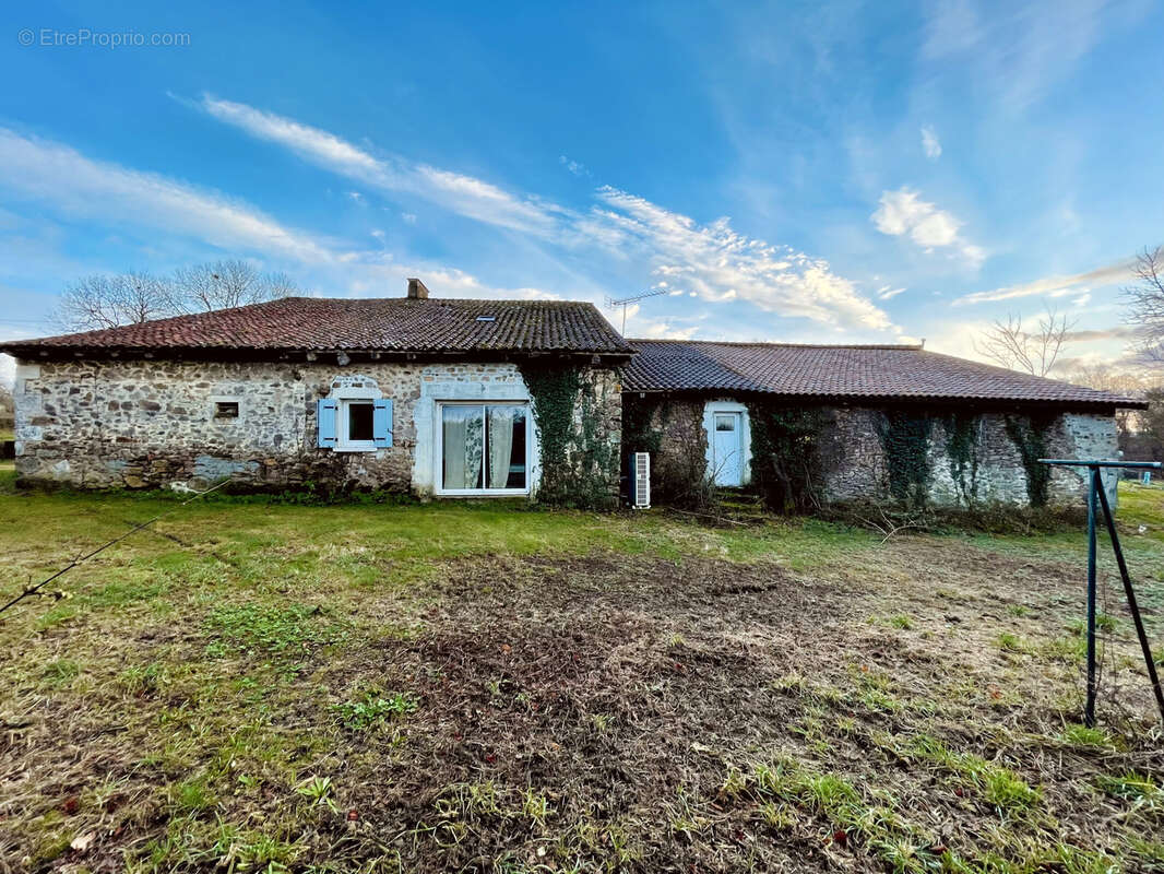 Maison à LESIGNAC-DURAND