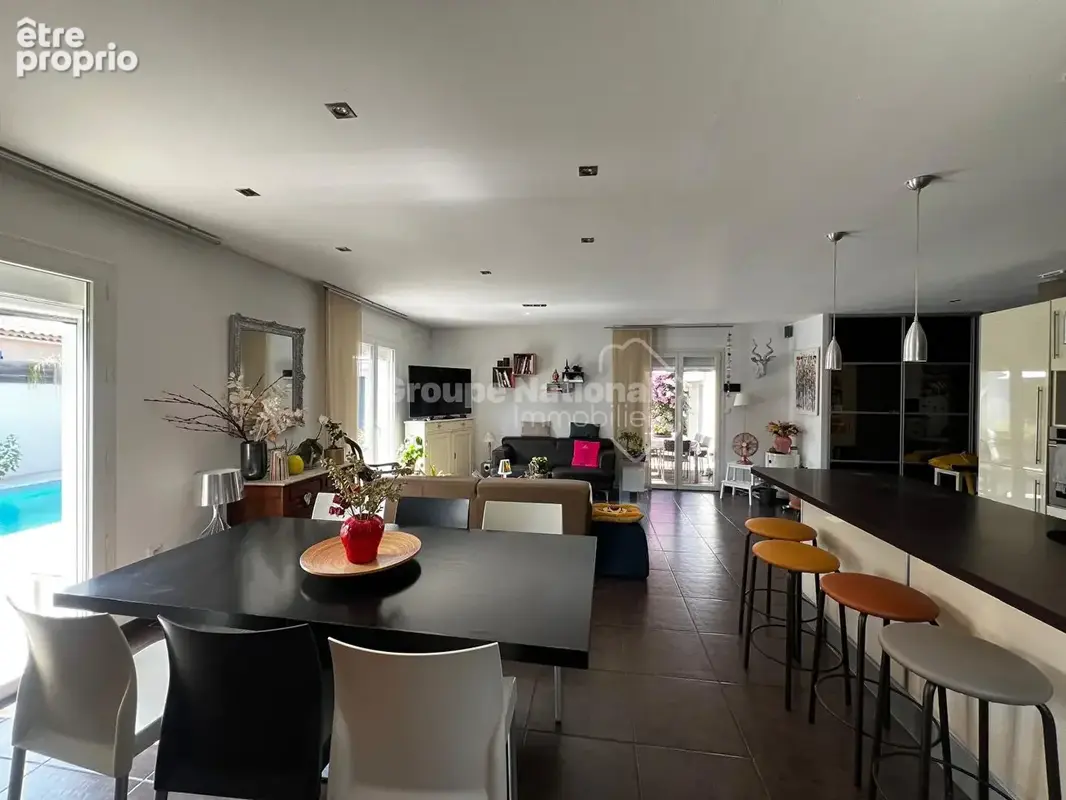 COUP DE COEUR À UCHAUD Magnifique Villa plain pied 4 chambres piscine - photo 2
