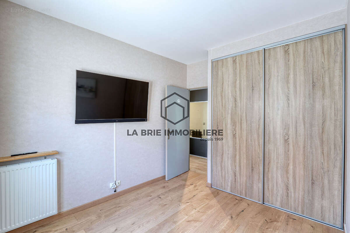 Appartement à BRIE-COMTE-ROBERT