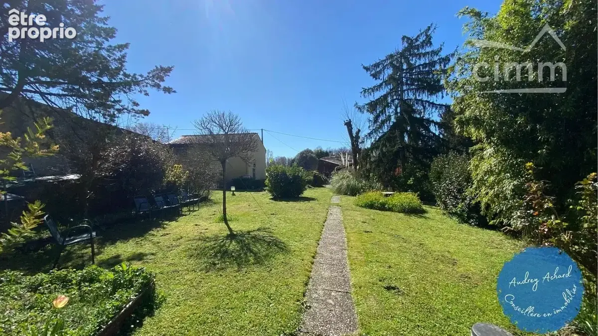 Maison de 230 m2 - Dépendances, bureaux et terrain constructible - photo 2