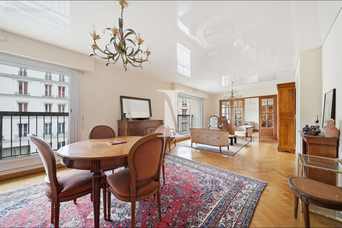 Appartement à PARIS-14E