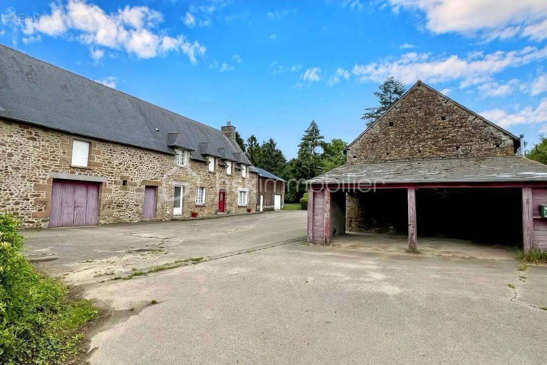 Maison à BAZOUGES-LA-PEROUSE