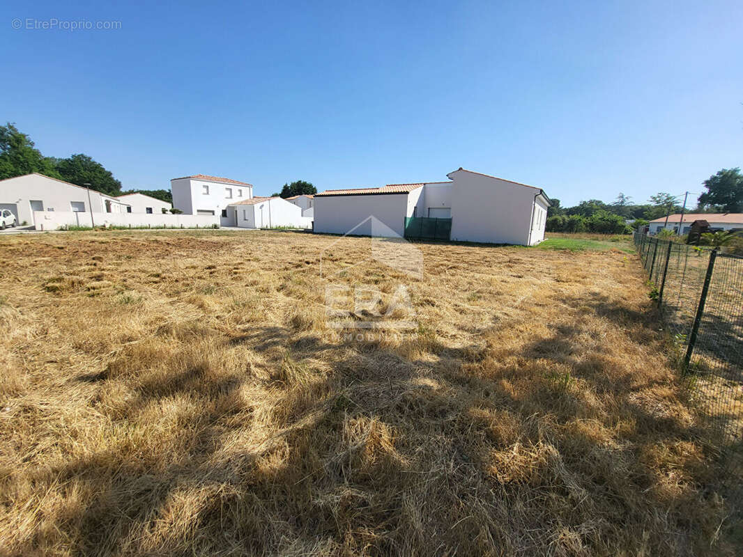 Terrain a batir - lotissement calme - 613m² - viabilisé - photo 4