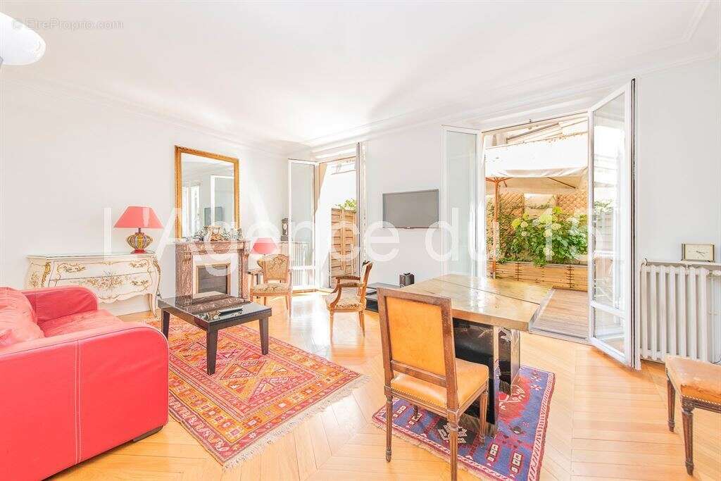 Appartement à PARIS-7E