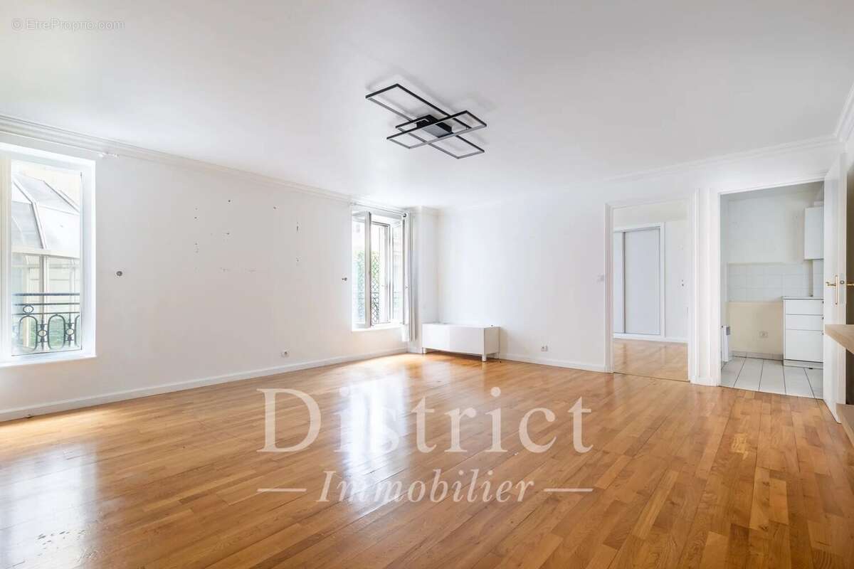 Appartement à PARIS-8E