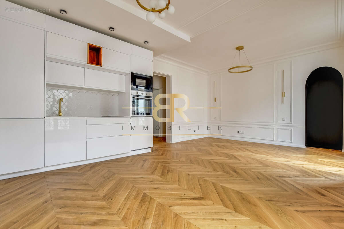 Appartement à PARIS-17E