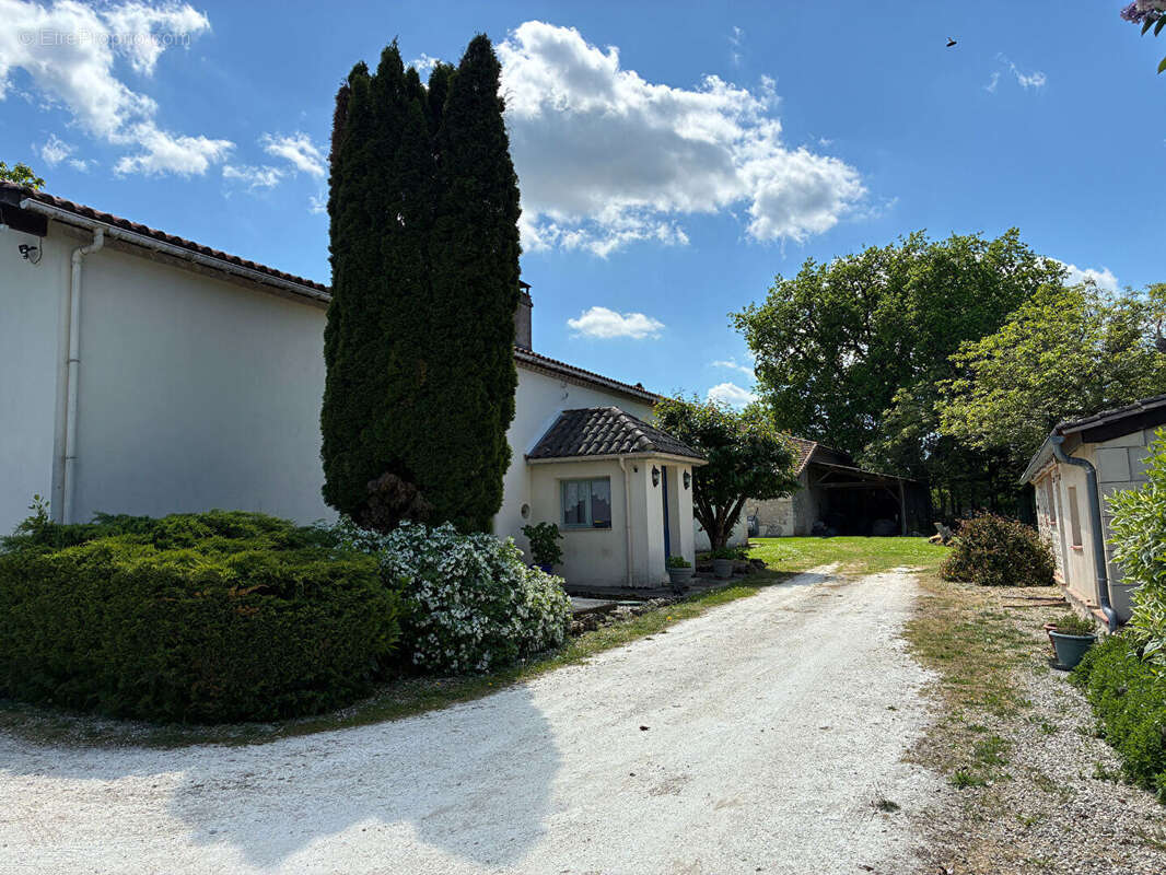 Propriété de charme avec maisons d'amis , granges et piscine - photo 8