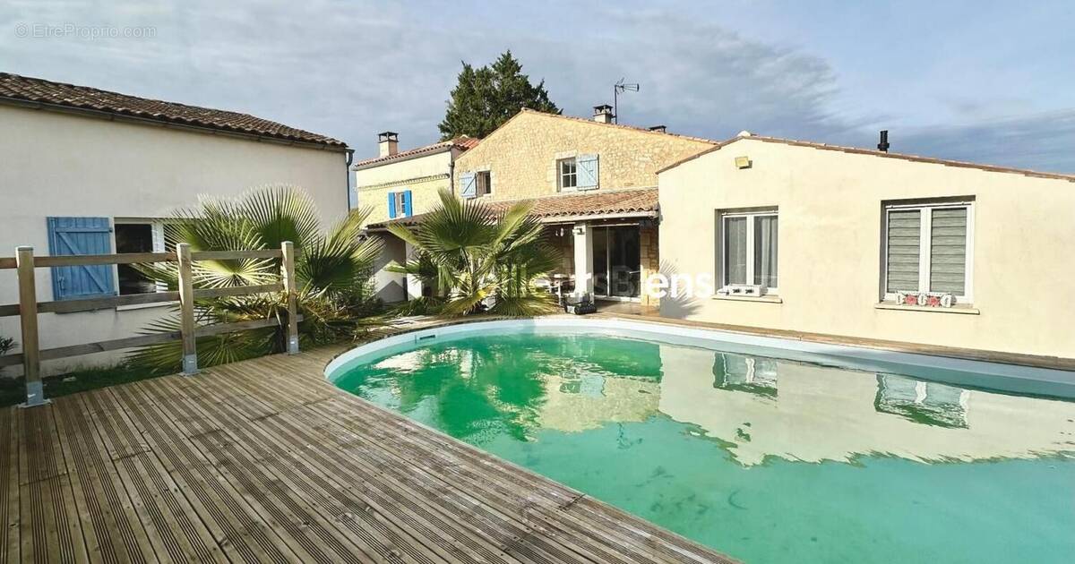 Maison à SAINT-ROMAIN-DE-BENET