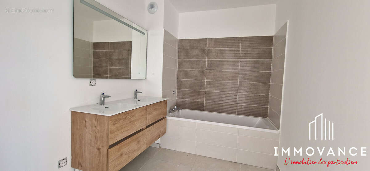 Appartement à VALERGUES