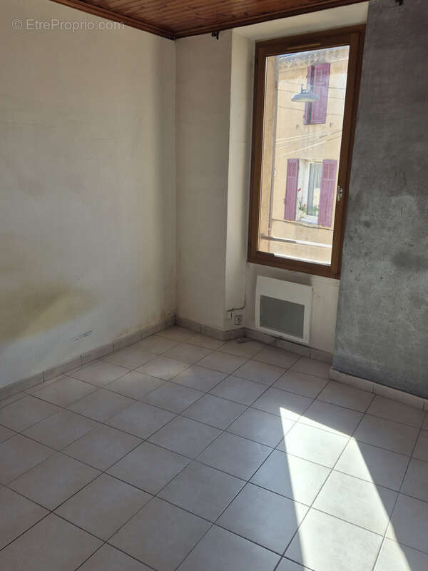 LAMBESC, Maison de village type 3 avec une cave. - photo 7
