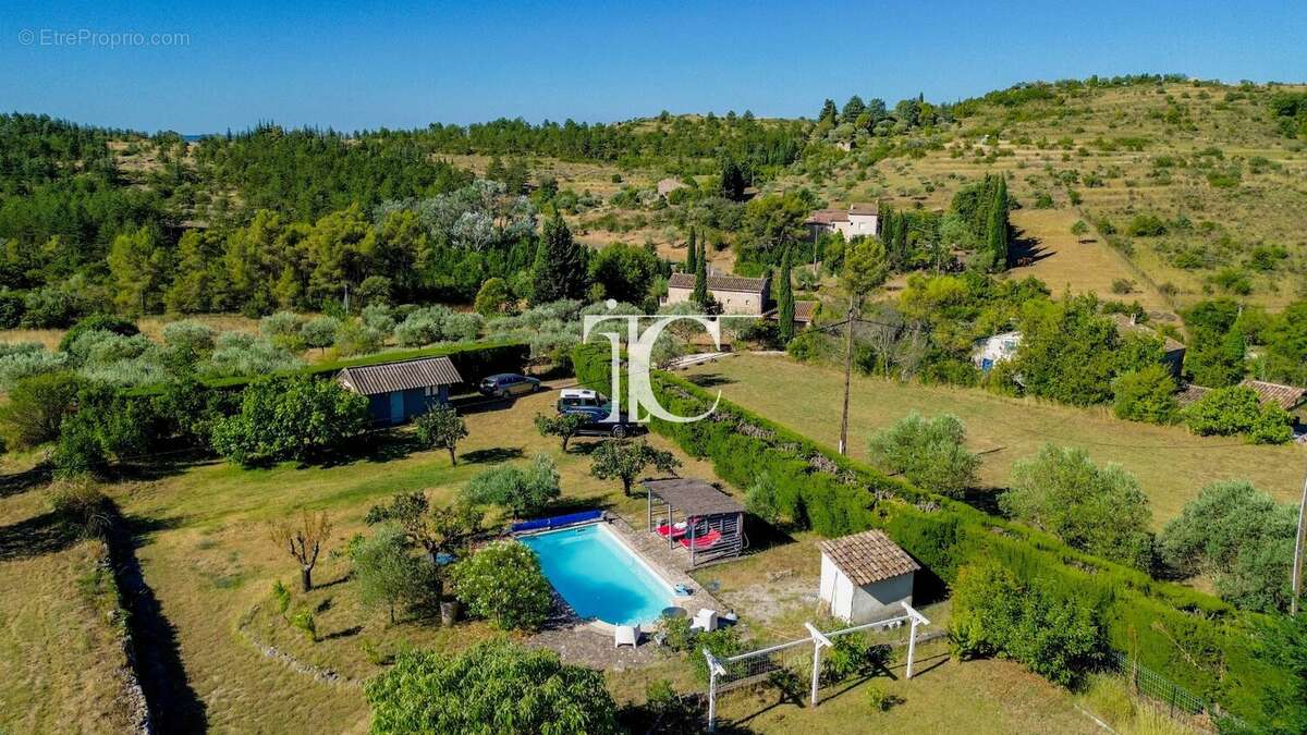 Villa de charme avec piscine et 4362 m² de terrain - photo 12