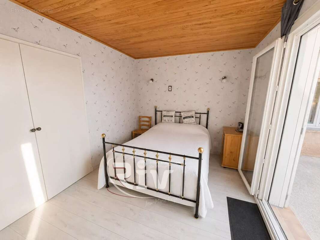Maison de 145 m² avec piscine, grand terrain - photo 6