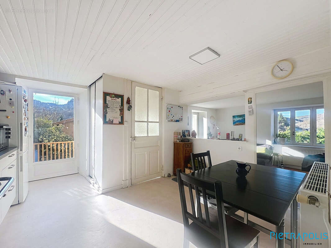 Maison 92 m² à Joux  - photo 7