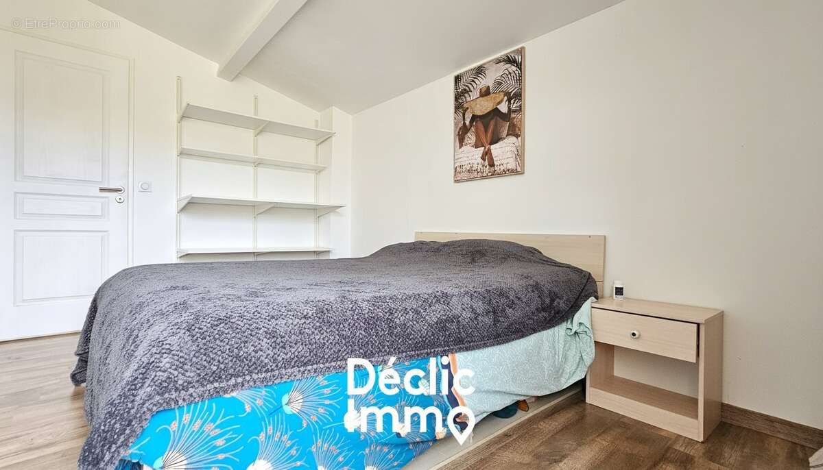 Maison à VIC-LA-GARDIOLE