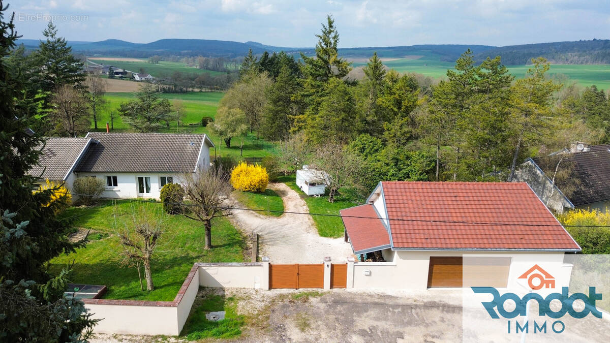 Maison à IS-SUR-TILLE