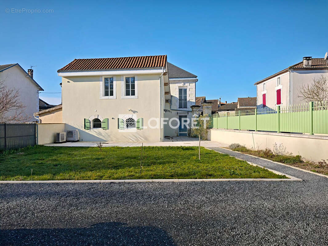 Demeure de prestige Saint-Pardoux-la-Rivière 5 pièces 155 m² - photo 17