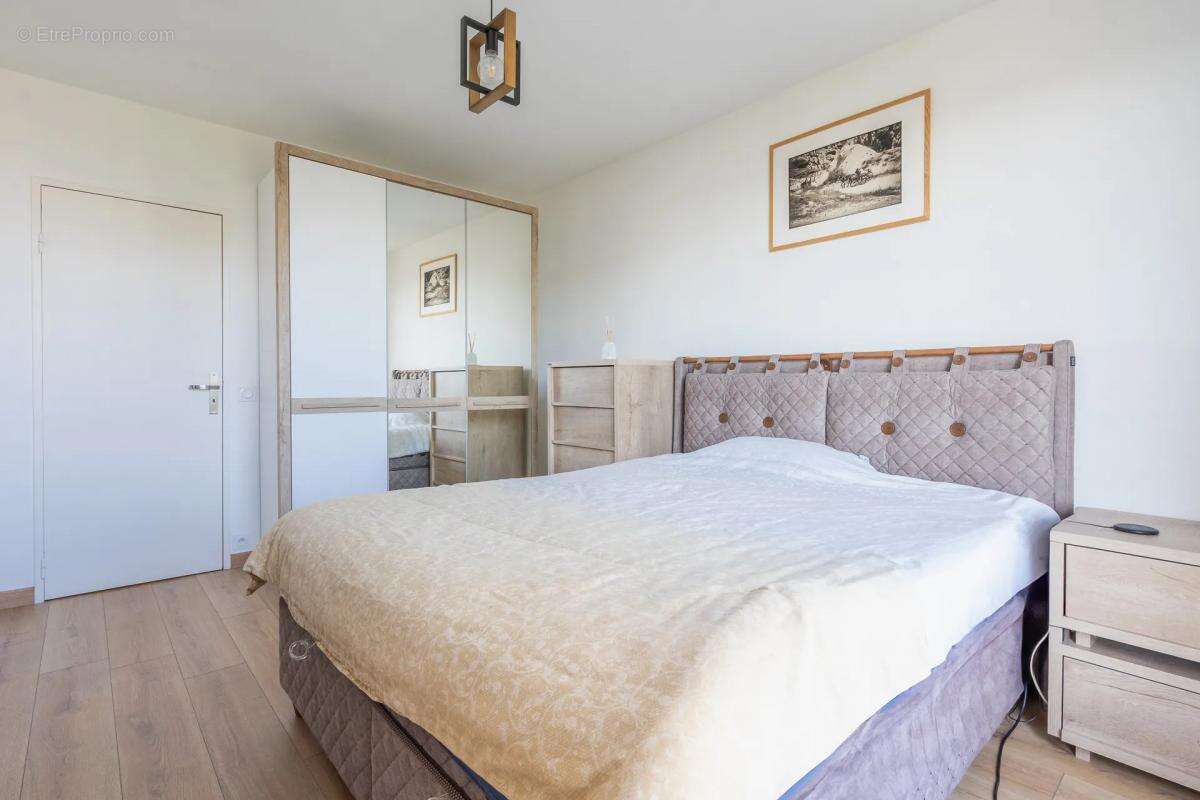 Appartement à LES PAVILLONS-SOUS-BOIS