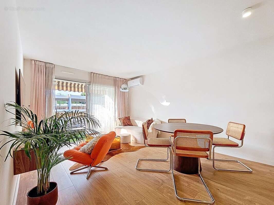 Appartement à LE CANNET