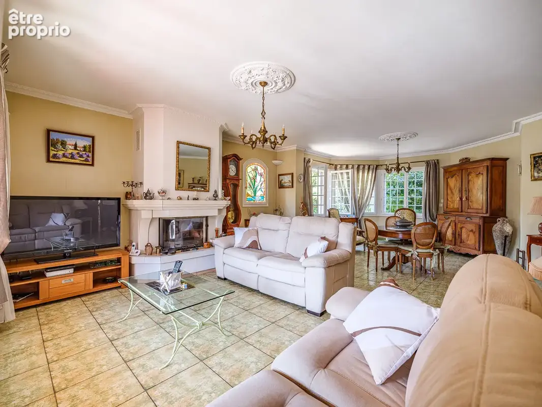 600m de l'eglise de Mazargues, MAISON 190m2 6 chambres, PISCINE et GARAGE, au CALME absolu - photo 6
