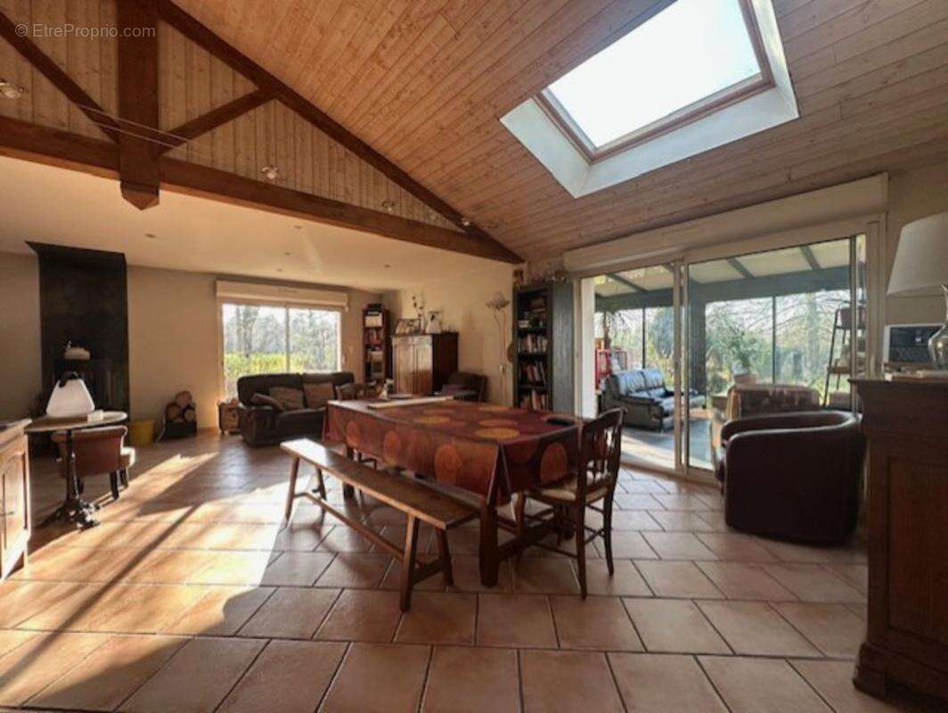 AUBIGNY-LES CLOUZEAUX, Longère 156 m², dépendance, 3569 m² terrain - photo 2