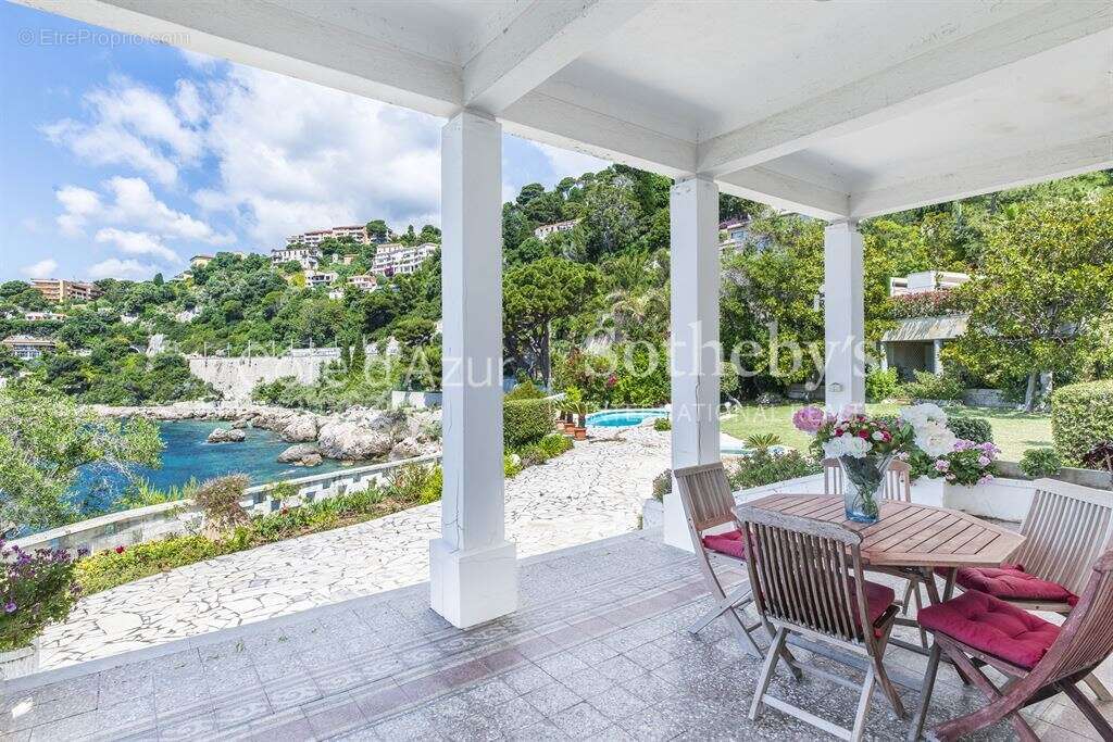 Propriété pieds dans l’eau avec deux maisons à rénover à Cap d’Ail près de Monaco - photo 13